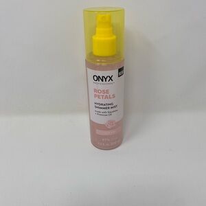 NWT Onyx Professional Rose Petals Hydrating
Shimmer Mist 6.5 oz/200 ml
